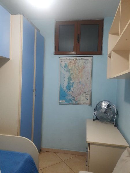Tirane, jepet me qera Vile 3+1 Kati 1, 90 m² 800 € (*JEPET ME QERA VILË PRIVATE NË QENDËR TË TIRANËS!* 50 M LARG QENDRES)