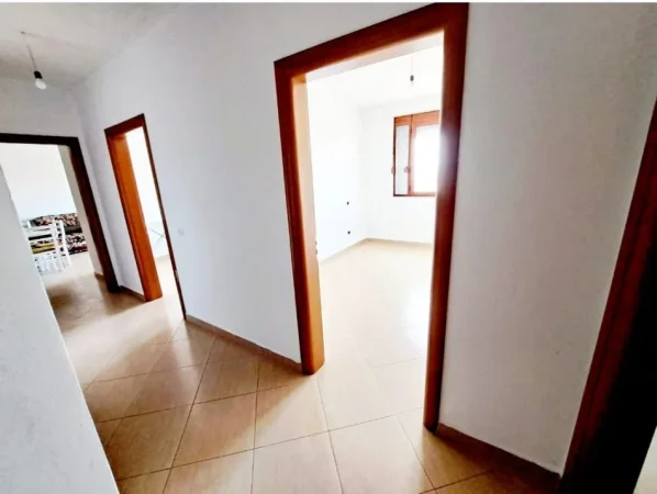 Kavaje, shitet apartament 3+1+Aneks+Ballkon Kati 4, 125 m² 72.900 € (afer tregut industrial pallat I ri,Kavaje)