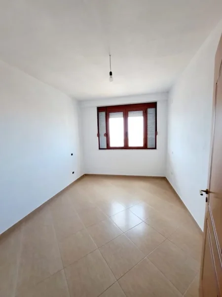 Kavaje, shitet apartament 3+1+Aneks+Ballkon Kati 4, 125 m² 72.900 € (afer tregut industrial pallat I ri,Kavaje)