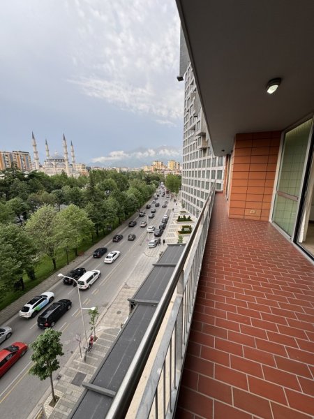 Tirane, jepet me qera apartament 4+1+Aneks+Ballkon Kati 4, 216 m² 3.000 € (Bulevardi Bajram Curri, Godina ETC)