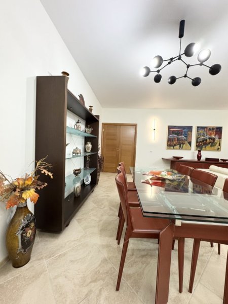 Tirane, jepet me qera apartament 4+1+Aneks+Ballkon Kati 4, 216 m² 3.000 € (Bulevardi Bajram Curri, Godina ETC)