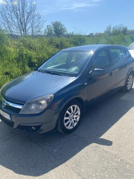 Tirane, shitet makine Opel Astra Nafte, manuale Kondicioner 167 km 2.000 €