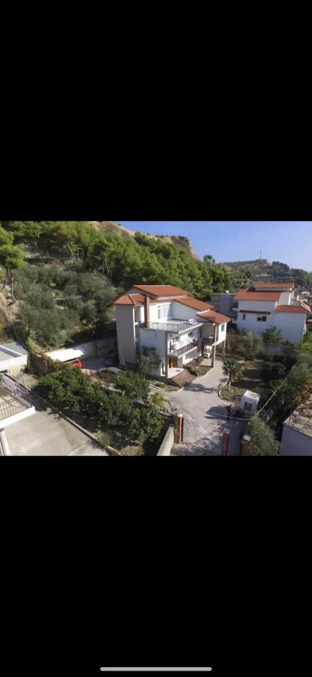 Vlore, shitet Vile 3 Katshe , 580 m² 650.000 € (Rruga Demokracia)