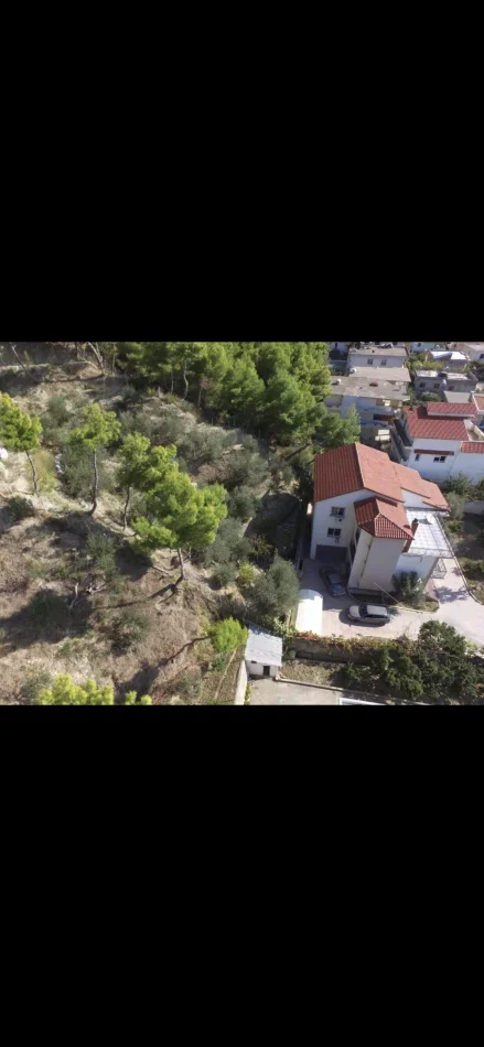 Vlore, shitet Vile 3 Katshe , 580 m² 650.000 € (Rruga Demokracia)