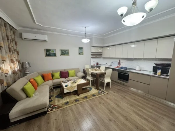 Tirane, jepet me qera apartament 2+1+Ballkon Kati 5, 75 m² 600 € (Rr. Foto Janku pas ish hipotekes)