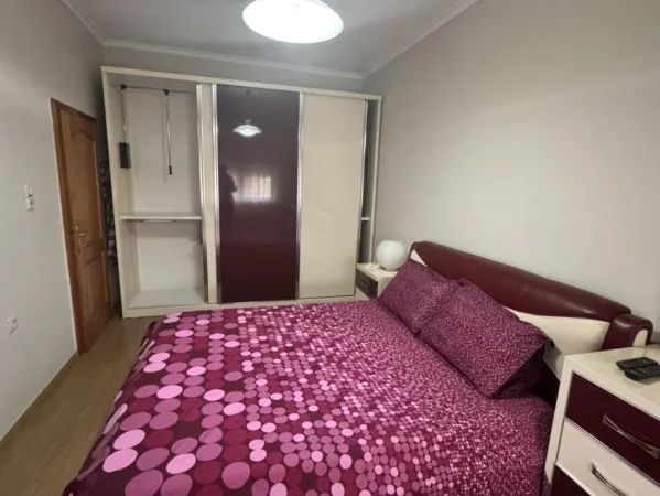 Tirane, jepet me qera apartament 2+1+Ballkon Kati 5, 75 m² 600 € (Rr. Foto Janku pas ish hipotekes)