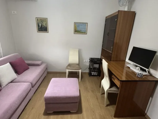 Tirane, jepet me qera apartament 2+1+Ballkon Kati 5, 75 m² 600 € (Rr. Foto Janku pas ish hipotekes)