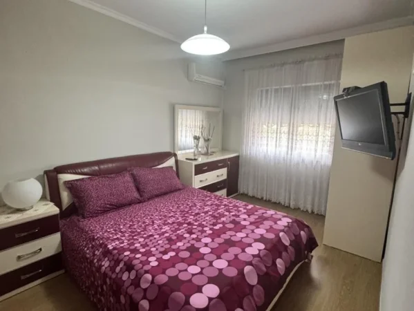 Tirane, jepet me qera apartament 2+1+Ballkon Kati 5, 75 m² 600 € (Rr. Foto Janku pas ish hipotekes)