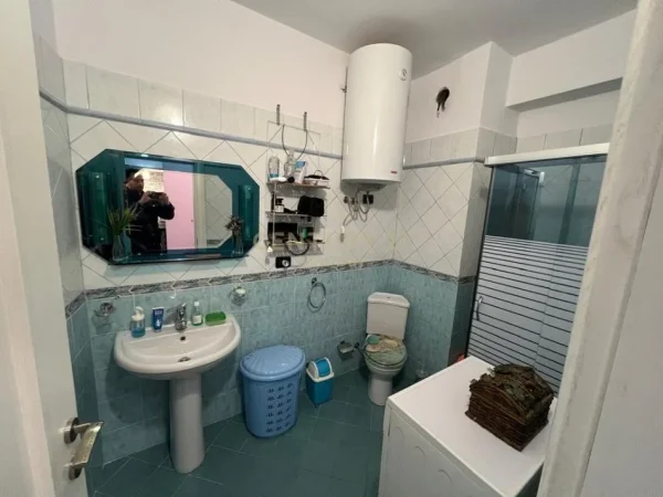 Durres, jepet me qera apartament 2+1+Ballkon Kati 3, 93 m² 500 € (93)