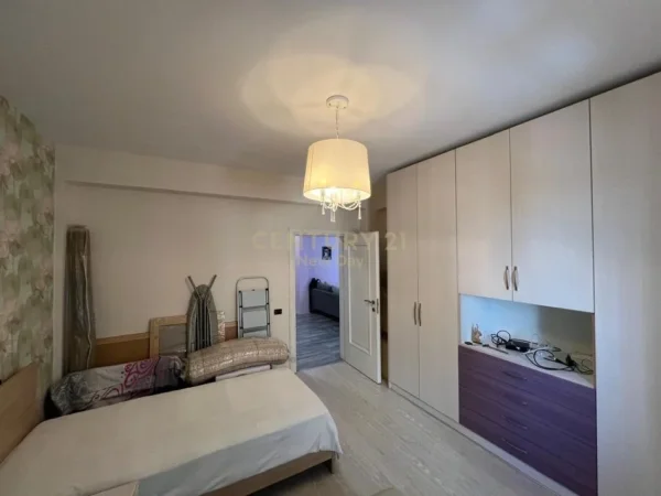 Durres, jepet me qera apartament 2+1+Ballkon Kati 3, 93 m² 500 € (93)