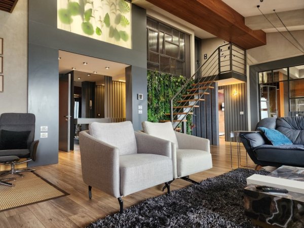 JEPET ME QIRA : 🔥 PENTHOUSE MAGJIK NË LIQENIN E THATË  350 m² | 2 Sallone | 4 Dhoma Gjumi | 4 Tualete | Tarracë PANORAMIKE | 2 Garazhe | Pamje 360° mbi Liqenin e Tiranës, Malin e Dajtit & dritat e qytetit 🌃