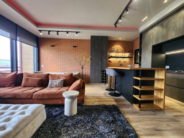 JEPET ME QIRA : 🔥 PENTHOUSE MAGJIK NË LIQENIN E THATË  350 m² | 2 Sallone | 4 Dhoma Gjumi | 4 Tualete | Tarracë PANORAMIKE | 2 Garazhe | Pamje 360° mbi Liqenin e Tiranës, Malin e Dajtit & dritat e qytetit 🌃