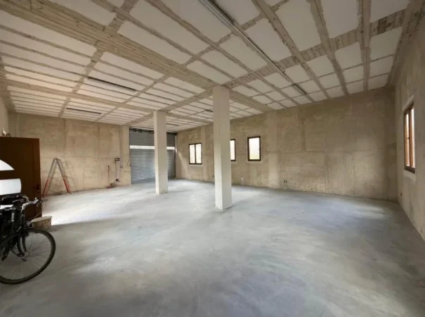 Tirane, jepet me qera magazine Kati 0, 120 m² 650 € (Laprake, mbrapa Spitalit Ushtarak)