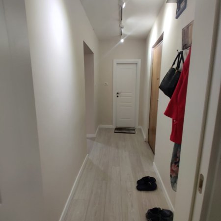 Tirane, jepet me qera apartament Kati 1, 112 m² 800 € (Rruga e Kavajës)