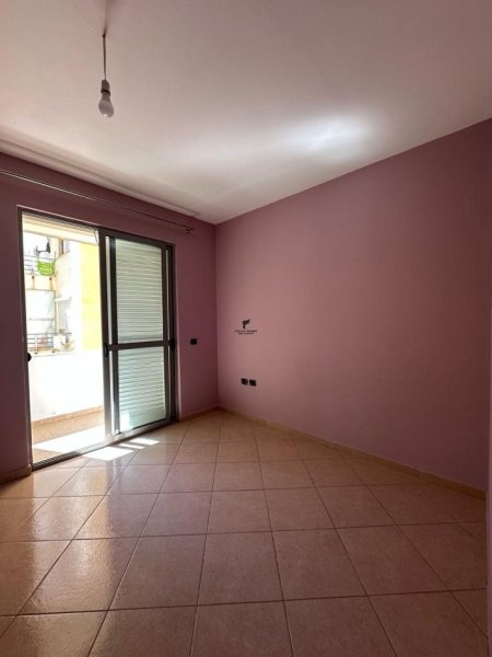 Tirane, shitet apartament 2+1+Ballkon Kati 3, 99 m² 129.000 € (1 YZBERISHT)