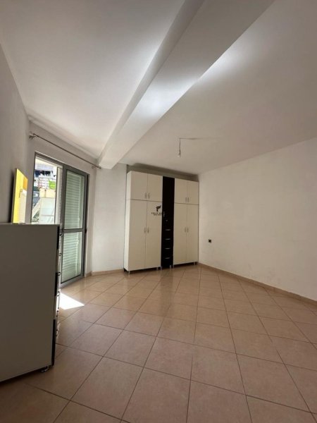 Tirane, shitet apartament 2+1+Ballkon Kati 3, 99 m² 129.000 € (1 YZBERISHT)