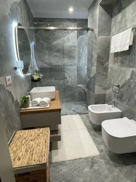 Durres Plazh, shitet apartament 1+1+Aneks+Ballkon Kati 5, 91 m² 175.000 € (Rruga Pavaresia| Plazh)