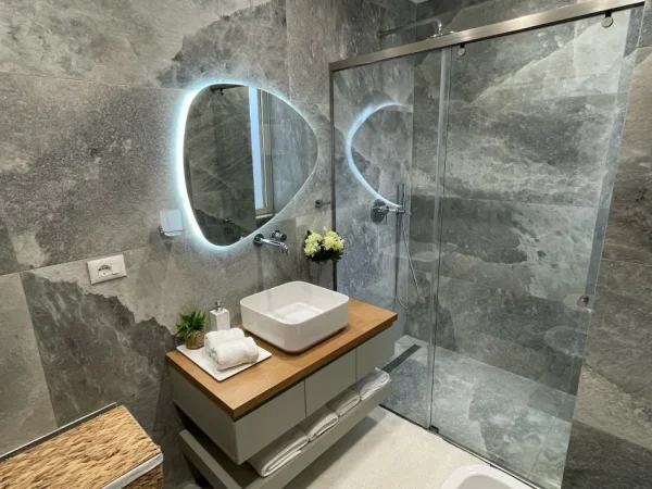 Durres Plazh, shitet apartament 1+1+Aneks+Ballkon Kati 5, 91 m² 175.000 € (Rruga Pavaresia| Plazh)