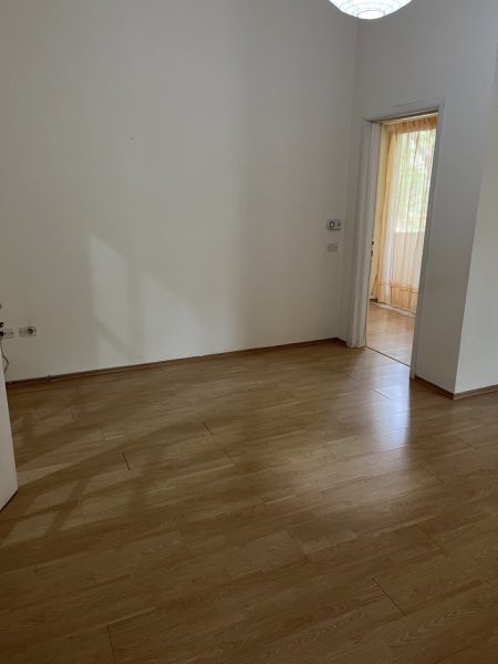 Tirane, jepet me qera apartament 1+1 Kati 1, 500 € (Pazari ri)