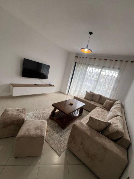 Tirane, jepet me qera apartament 2+1 Kati 2, 90 m² 500 € (astir)