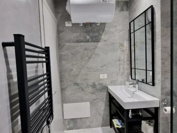 Tirane, jepet me qera apartament 1+1+Ballkon Kati 3, 60 m² 700 € (Shyqyri Brari)