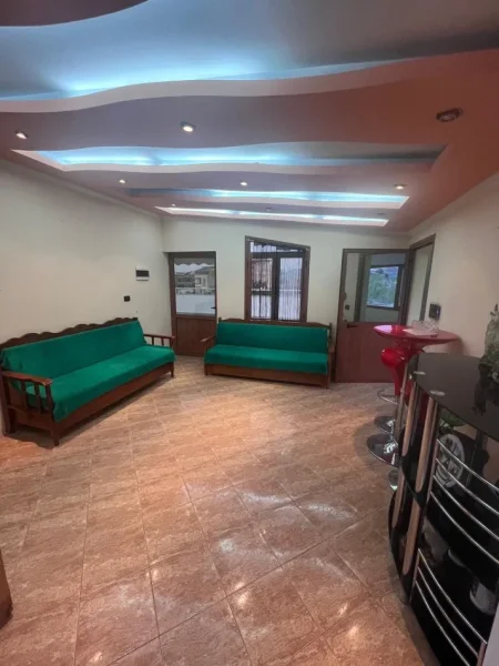 Tirane, jepet me qera apartament 2+1 Kati 4, 70 m² 350 € (Shkozë)