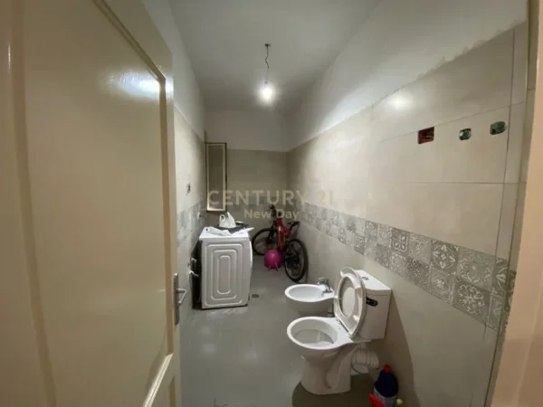 Durres, jepet me qera apartament 2+1+Ballkon , 115 m² 400 € (markata)