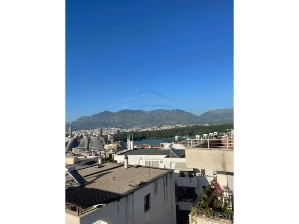 Tirane, jepet me qera apartament 2+1+Ballkon+Post Parkimi,  Kati 2, 135 m² 900 € (Kopshti Botanik)