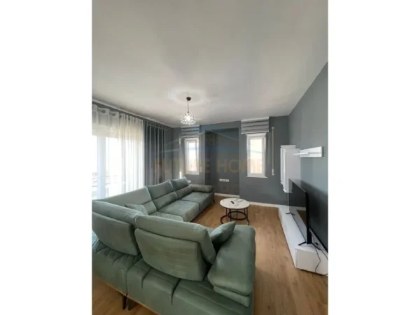 Tirane, jepet me qera apartament 2+1+Ballkon+Post Parkimi,  Kati 2, 135 m² 900 € (Kopshti Botanik)