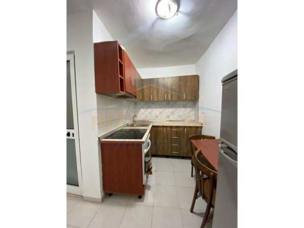 Tirane, jepet me qera vetem 1 dhome 1+1 Kati 1, 33 m² 280 € (Ali Demi)
