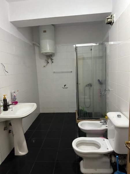 Tirane, jepet me qera apartament 2+1+Ballkon Kati 3, 100 m² 550 € (RRUGA E ELBASANIT)