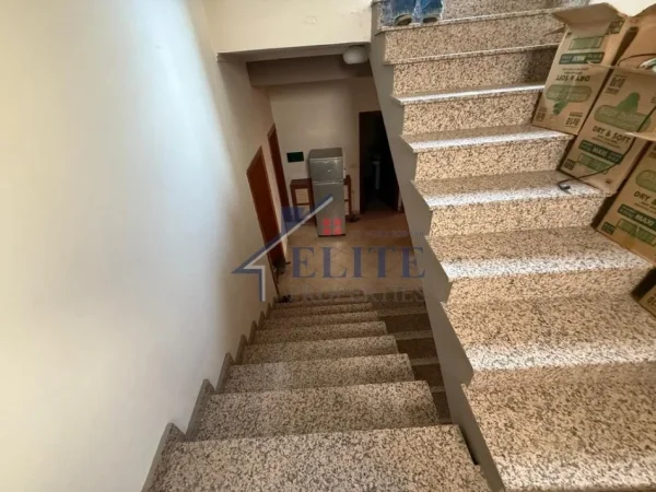 Tirane, shitet Vile Kati 3, 400 m² 600.000 € (Selite)