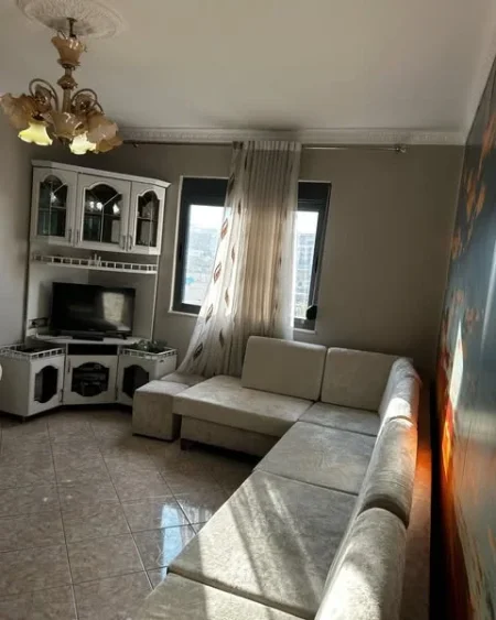 Tirane, jepet me qera apartament 2+1+Ballkon Kati 6, 420 €uro(Laprake te spitali ushtarak)