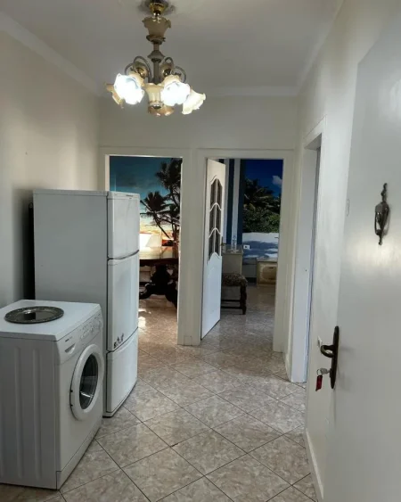 Tirane, jepet me qera apartament 2+1+Ballkon Kati 6, 420 €uro(Laprake te spitali ushtarak)