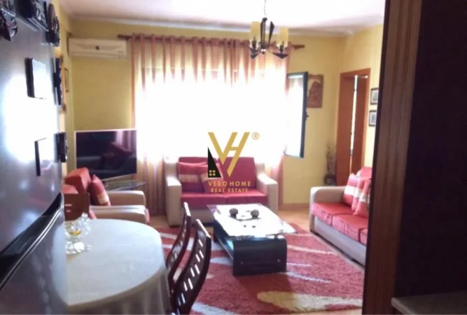 Tirane, jepet me qera apartament 2+1+Ballkon Kati 11, 70 m² 500 € (STACIONI I TRENIT)