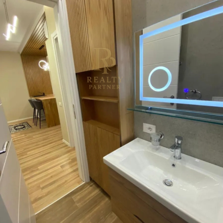 Tirane, jepet me qera apartament 1+1+Ballkon Kati 7, 75 m² 800 € (Square 21)