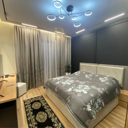 Tirane, jepet me qera apartament 1+1+Ballkon Kati 7, 75 m² 800 € (Square 21)