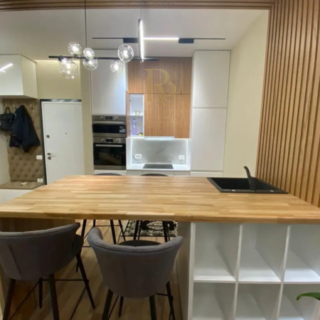 Tirane, jepet me qera apartament 1+1+Ballkon Kati 7, 75 m² 800 € (Square 21)