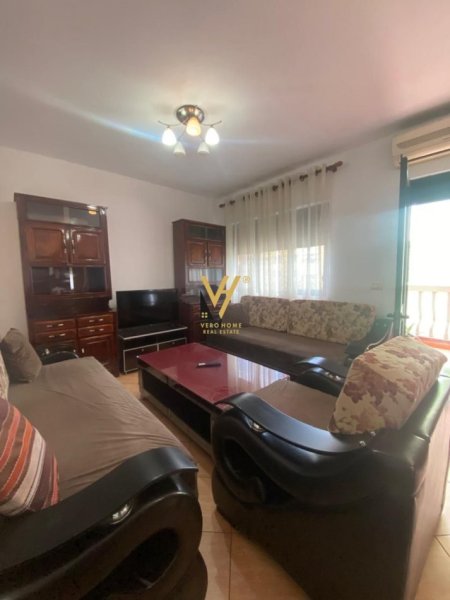 Tirane, jepet me qera apartament 2+1+Ballkon Kati 3, 90 m² 380 € (CASA ITALIA)