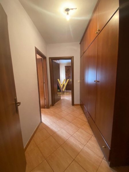 Tirane, jepet me qera apartament 2+1+Ballkon Kati 3, 90 m² 380 € (CASA ITALIA)