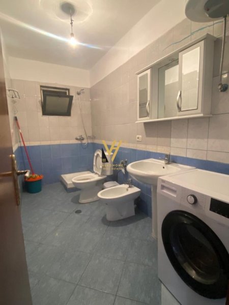 Tirane, jepet me qera apartament 2+1+Ballkon Kati 3, 90 m² 380 € (CASA ITALIA)