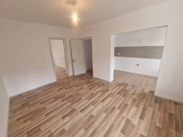 Tirane, shitet apartament 1+1 Kati 2, 52 m² 45.000 € (Yrshek)
