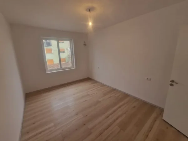 Tirane, shitet apartament 1+1 Kati 2, 52 m² 45.000 € (Yrshek)