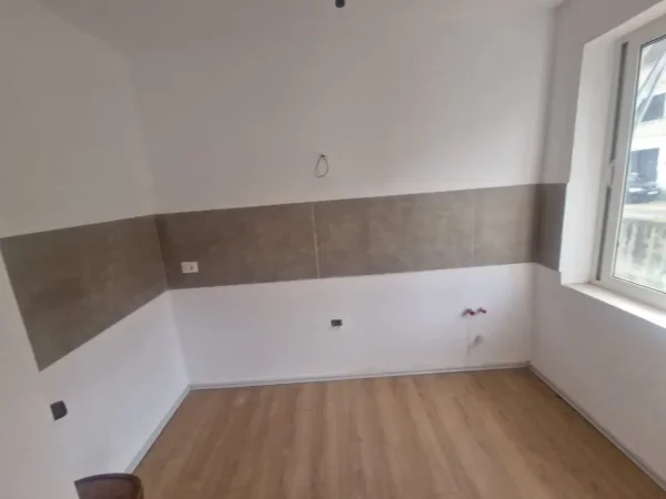 Tirane, shitet apartament 1+1 Kati 2, 52 m² 45.000 € (Yrshek)