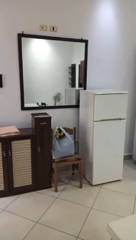Tirane, jepet me qera garsonier Kati 0, 40 m² 300 € ( JEPET ME QERA GARSONIERE NË ASTIR – VILA L – 300 EURO/MUAJ)