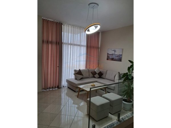 Tirane, jepet me qera shtepi 2+1+Ballkon Kati 2, 100 m² 500 € (Sauk, Rruga Hiqmet Buzi)