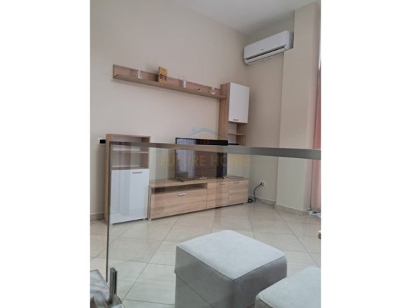 Tirane, jepet me qera shtepi 2+1+Ballkon Kati 2, 100 m² 500 € (Sauk, Rruga Hiqmet Buzi)