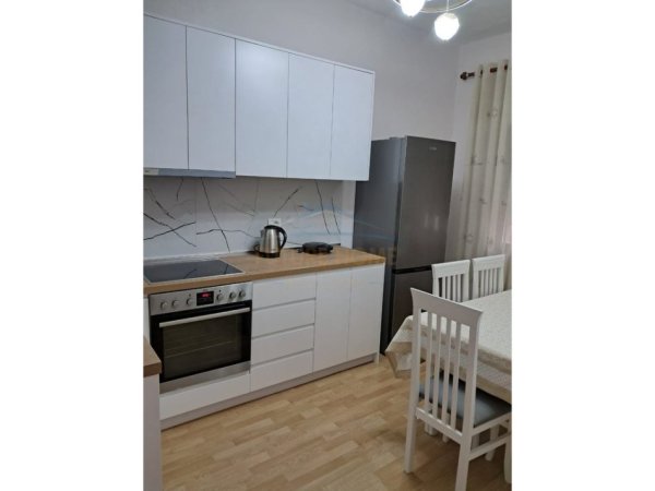 Tirane, jepet me qera shtepi 2+1+Ballkon Kati 2, 100 m² 500 € (Sauk, Rruga Hiqmet Buzi)