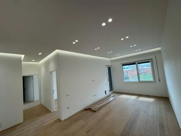 Tirane, jepet me qera apartament 2+1 Kati 3, 110 m² 700 € (Perballe amerikan 3)