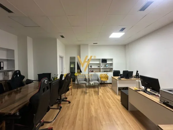 Tirane, jepet me qera ambjent biznesi Kati 2, 56 m² 500 € (PRANE DELIJORGJIT)